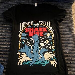 Bones coffee Shark Bite Graphic Tee - Black